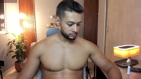 Calix  Independient model Insta and twt Calixsnake online show from August 9, 12:44 am