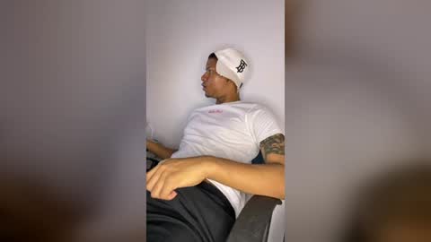 j_erick_ online show from August 15, 11:09 pm