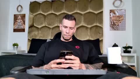 J King online show from August 7, 1:49 am