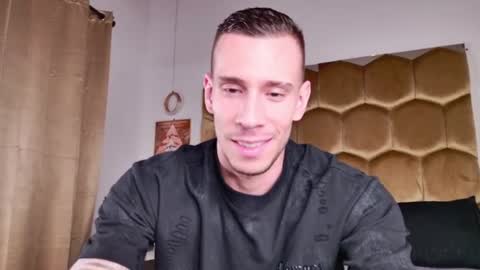 J King online show from August 10, 1:18 am