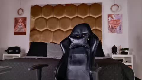 J King online show from August 10, 4:36 am