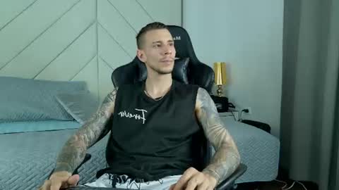 J King online show from August 14, 11:41 pm