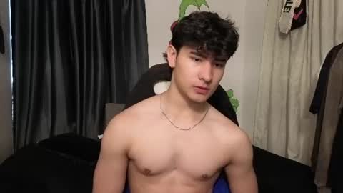 Noah  Tyler online show from July 28, 12:33 pm
