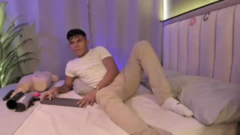 JACK CASTELL online show from August 14, 1:26 pm
