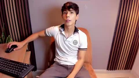 jacob_colliins online show from August 3, 7:43 pm