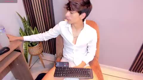 jacob_colliins online show from August 8, 8:31 pm