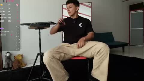 Jacke online show from August 10, 1:01 pm