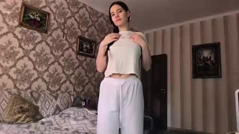 Lara online show from August 1, 9:15 am