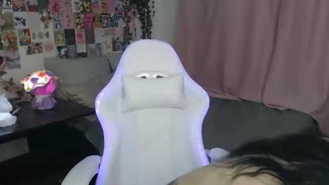 Jade online show from August 15, 9:02 am