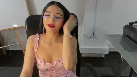 jade_connor online show from August 4, 11:57 pm