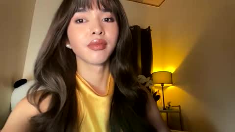 NewModel online show from March 1, 5:54 pm