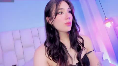 Jade Red  online show from May 31, 8:05 am