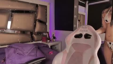 jadeestudios online show from August 8, 1:49 am