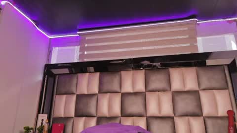 jadeestudios online show from August 8, 1:55 pm
