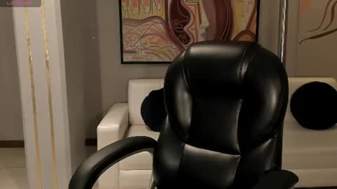 JADE EVANS online show from July 29, 11:45 pm