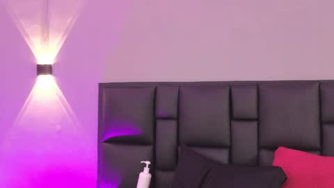Jade online show from August 5, 10:30 pm