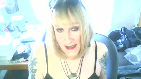 Jademinx online show from April 24, 12:20 pm