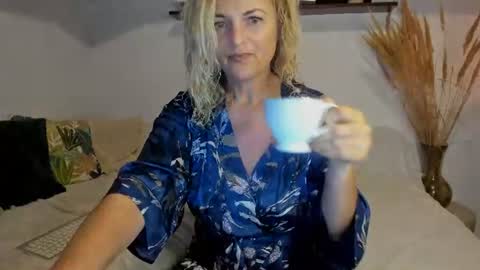 elena online show from July 16, 2:01 am