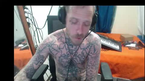 showingitoff online show from July 12, 8:53 am