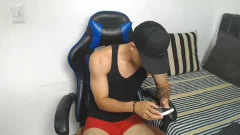 Hi guys im new 3 online show from August 5, 5:55 pm