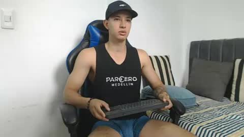 Hi guys im new 3 online show from August 6, 4:50 pm
