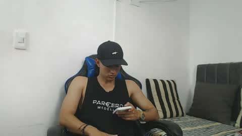 Hi guys im new 3 online show from August 6, 9:25 pm