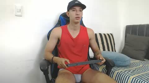 Hi guys im new 3 online show from August 7, 4:18 pm
