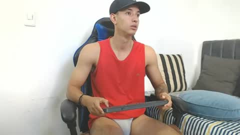 Hi guys im new 3 online show from August 7, 5:24 pm