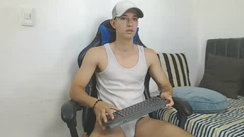 Hi guys im new 3 online show from August 8, 4:07 pm