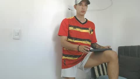Hi guys im new 3 online show from August 8, 5:13 pm