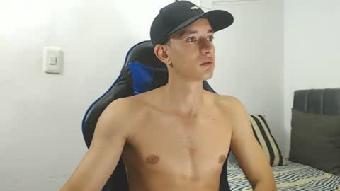 Hi guys im new 3 online show from August 11, 12:34 am