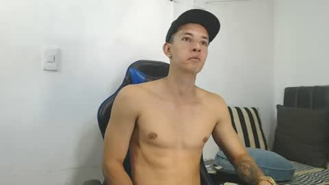 Hi guys im new 3 online show from August 11, 5:37 pm