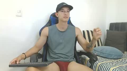 Hi guys im new 3 online show from August 11, 6:43 pm