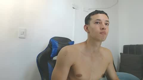 Hi guys im new 3 online show from August 11, 7:49 pm