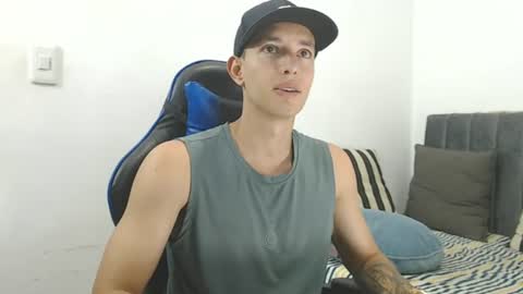 Hi guys im new 3 online show from August 11, 11:07 pm