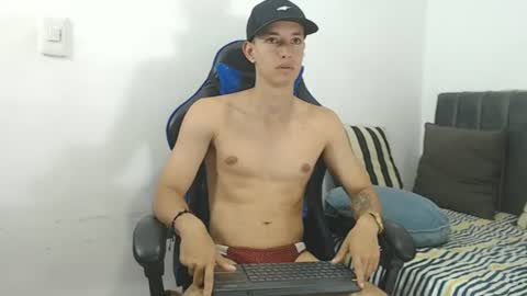 Hi guys im new 3 online show from August 12, 12:13 am