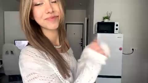 Zoe online show from August 7, 12:27 pm
