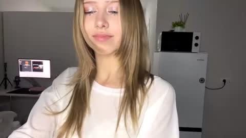 Zoe online show from August 8, 8:09 pm
