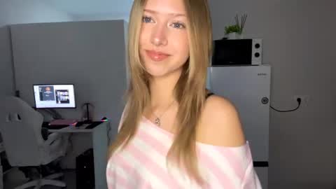 Zoe online show from August 9, 6:42 pm