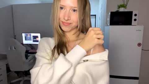 Zoe online show from August 10, 7:04 pm