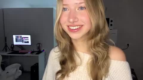 Zoe online show from August 12, 6:32 pm