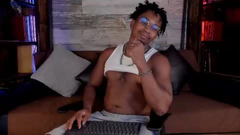   online show from August 4, 7:33 pm