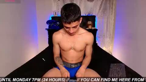 james1lee_ online show from July 26, 1:32 am