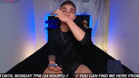 james1lee_ online show from August 2, 5:14 am