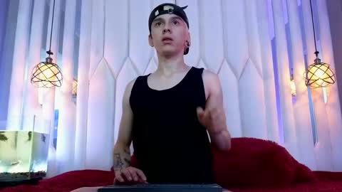 james_adamss_ online show from April 29, 8:28 am