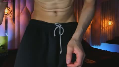james_adamss_ online show from May 1, 7:23 am