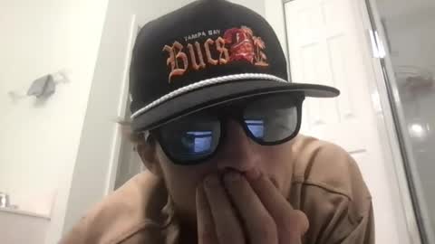 james_love20 online show from September 7, 1:33 am