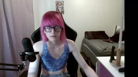 PinkyTrans online show from July 22, 8:22 pm