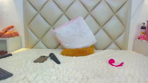 JANE CLOUDS online show from July 21, 9:44 am