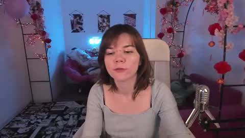 janefields online show from August 6, 1:32 pm